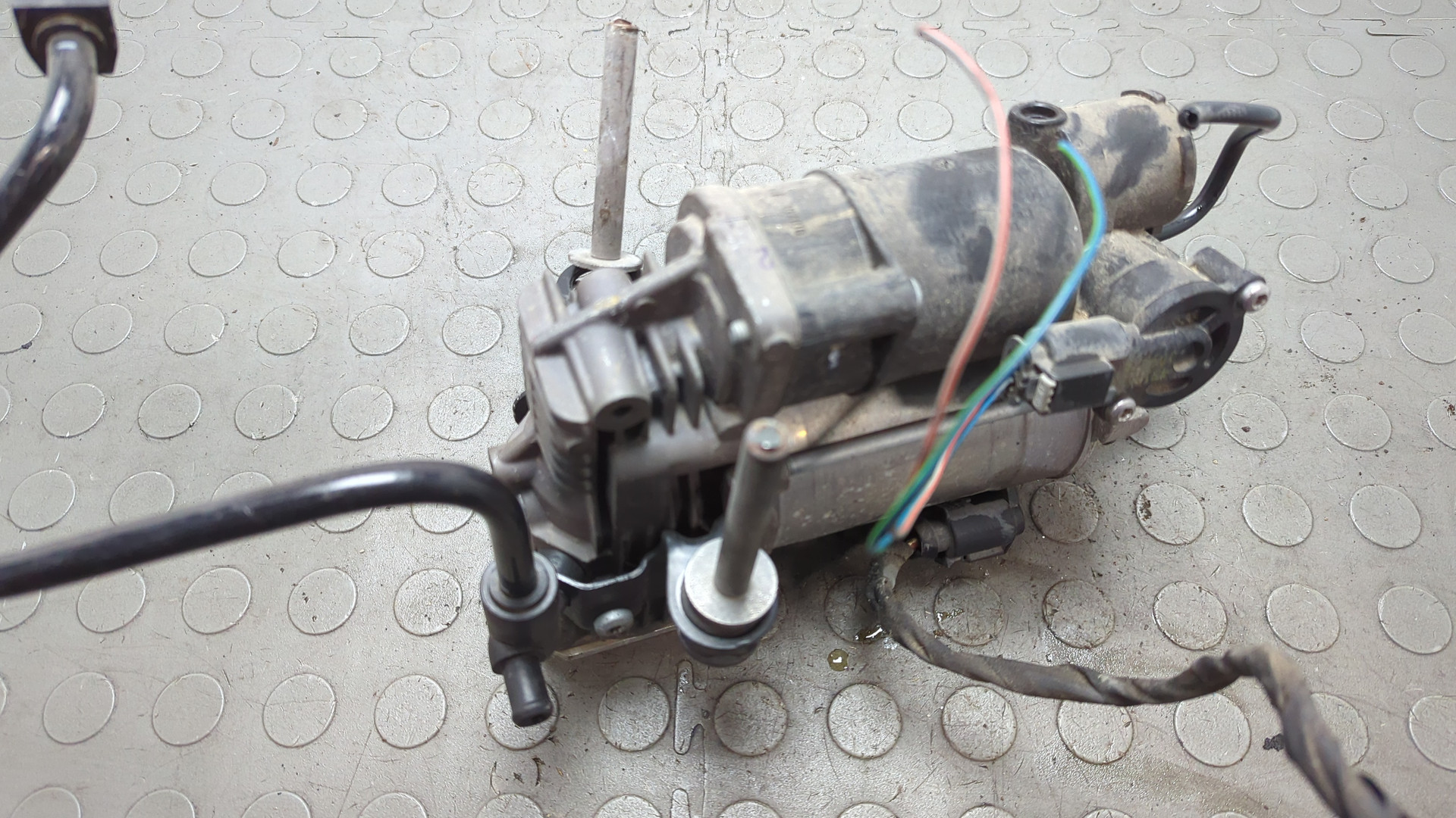 Насос регулировки подвески