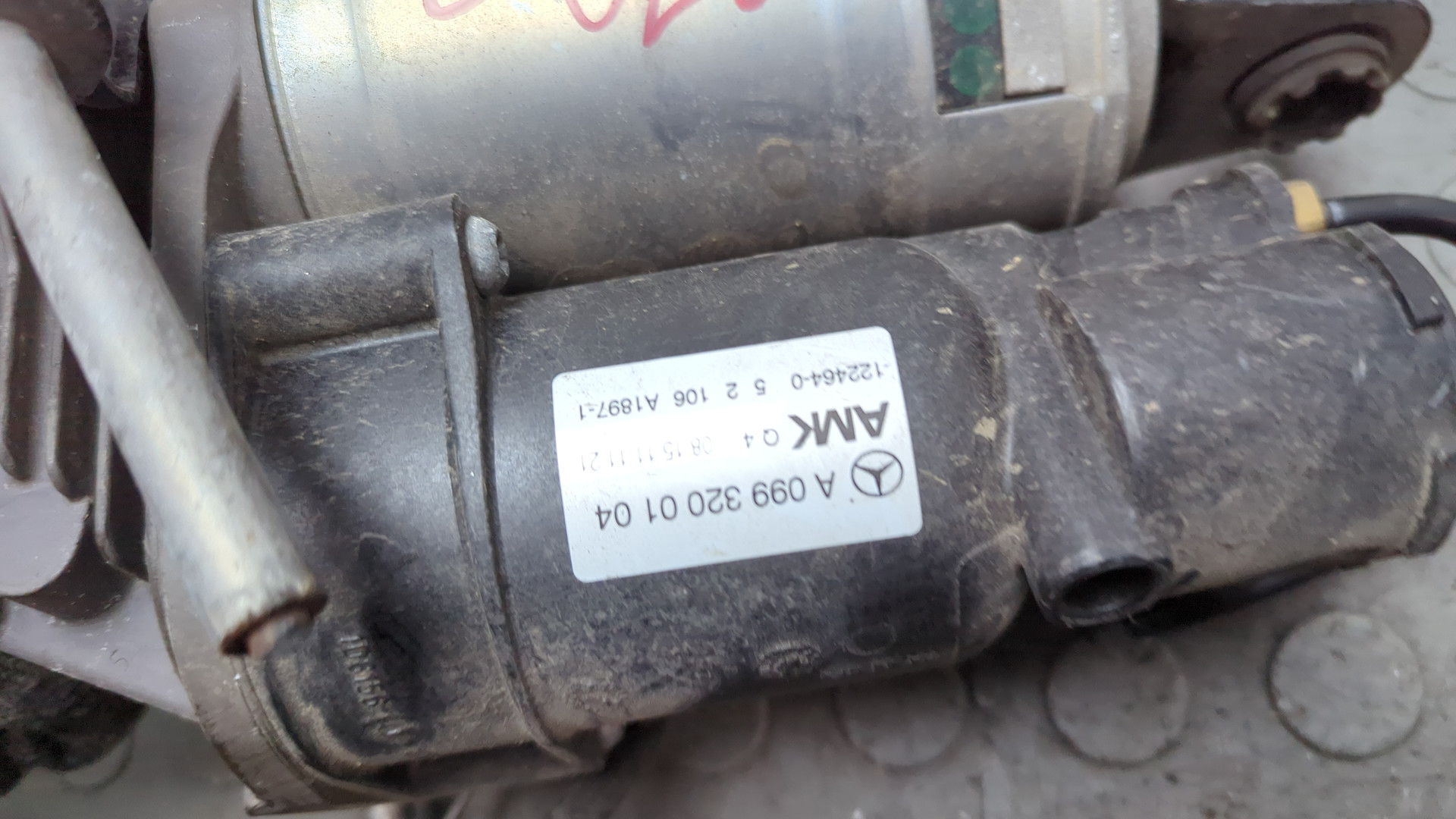 Насос регулировки подвески