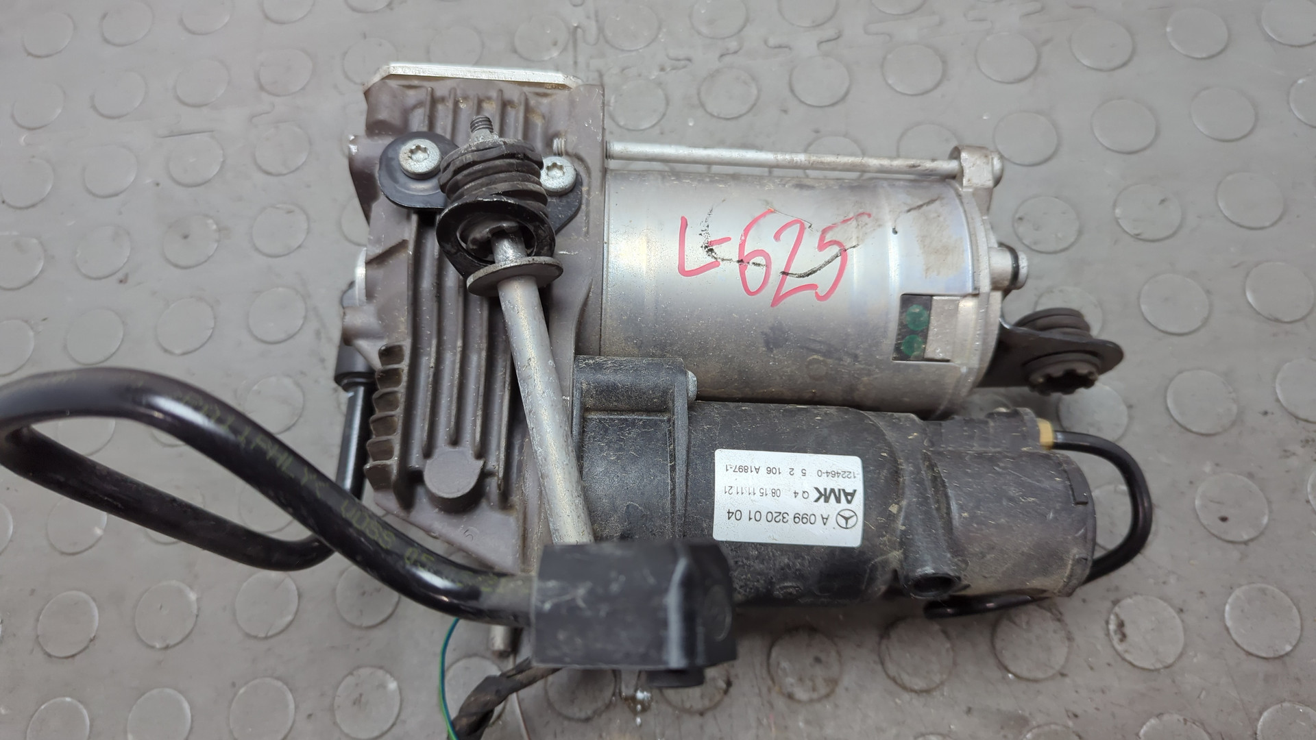 Насос регулировки подвески