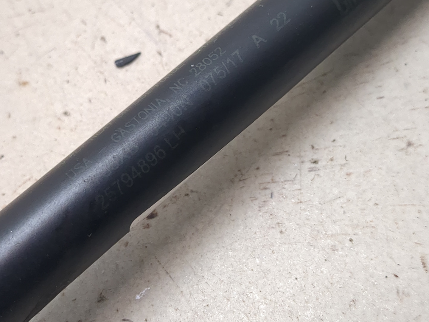 Амортизатор капота