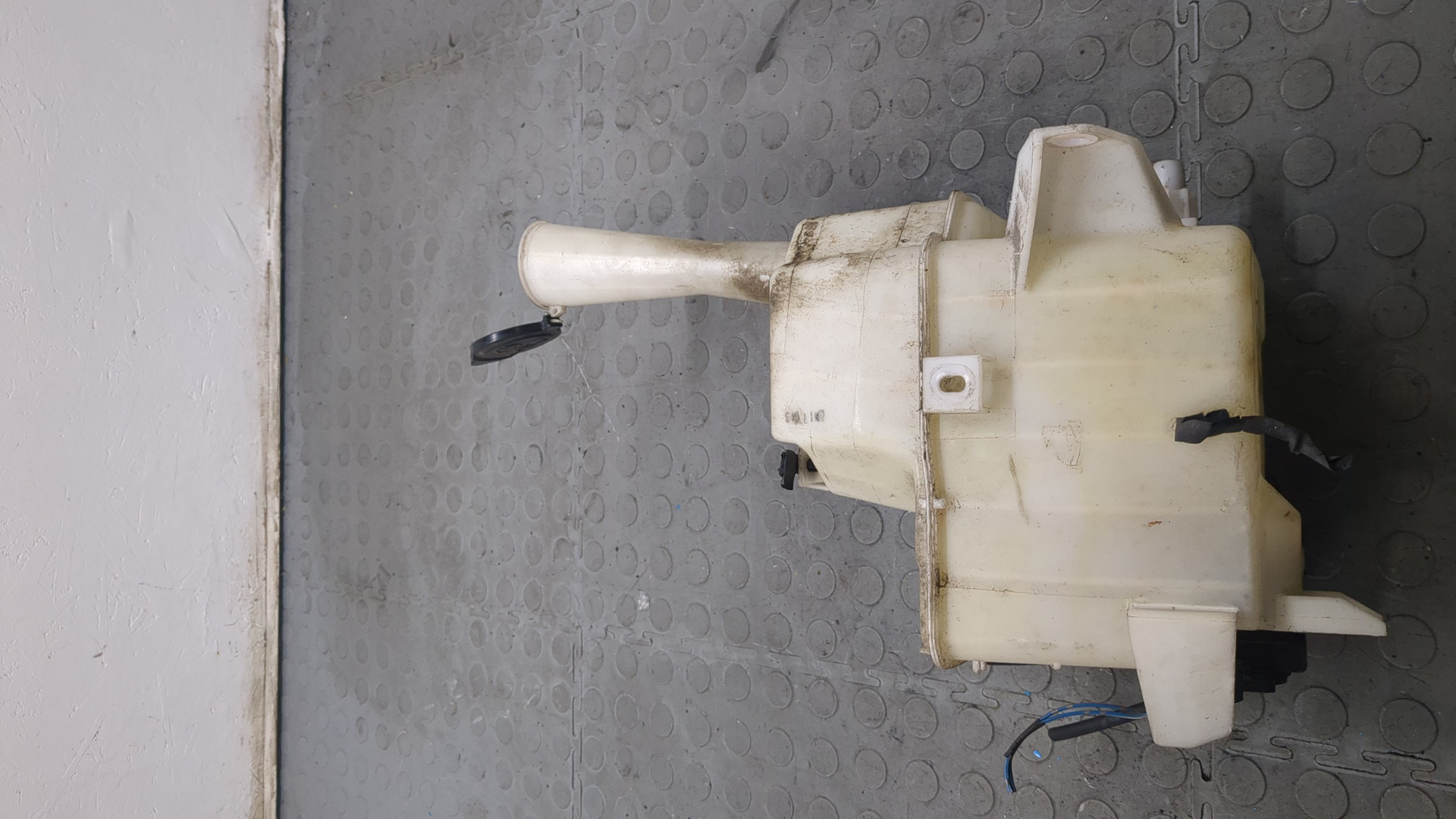 Бачок омывателя лобового стекла