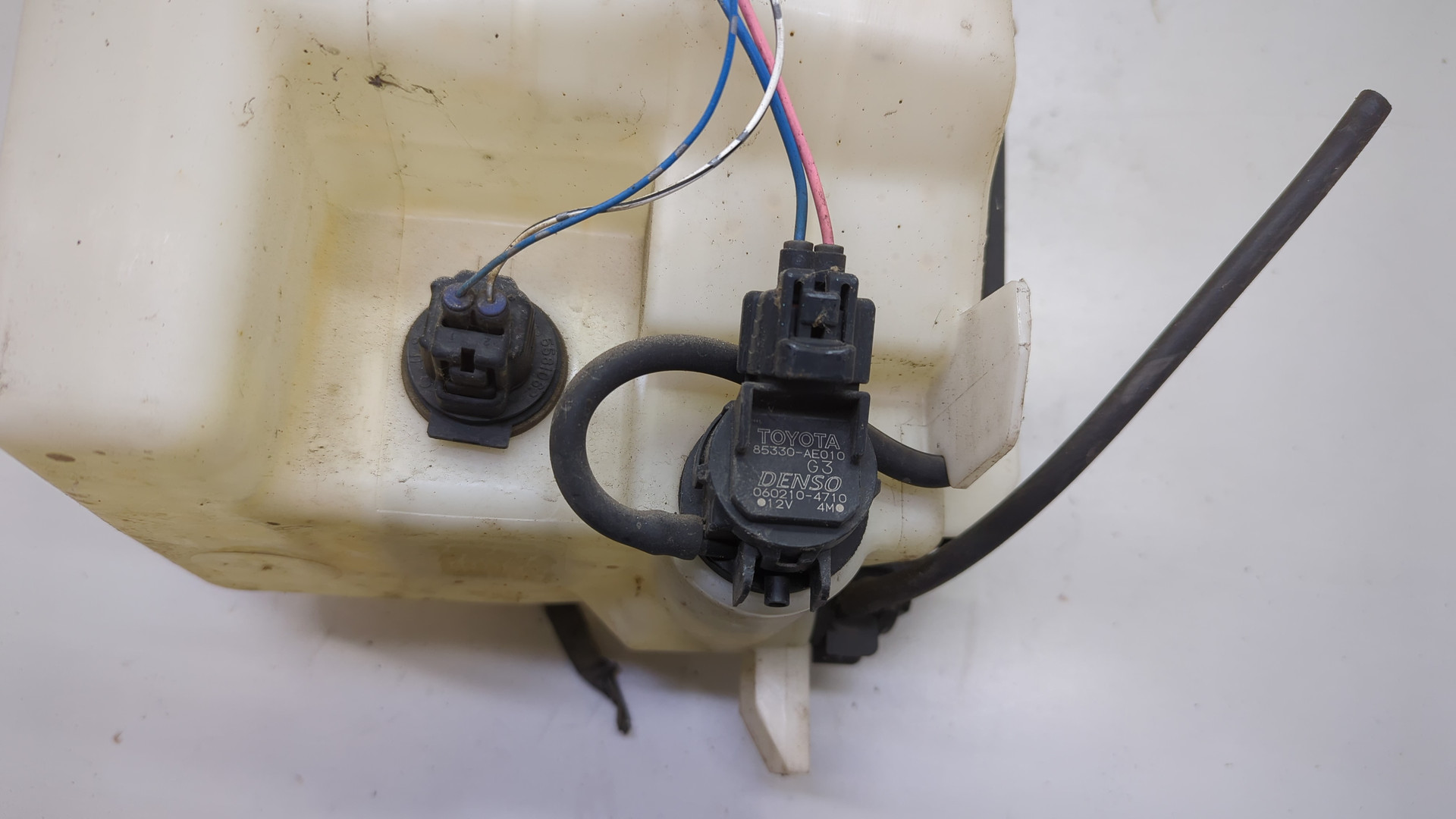 Бачок омывателя лобового стекла