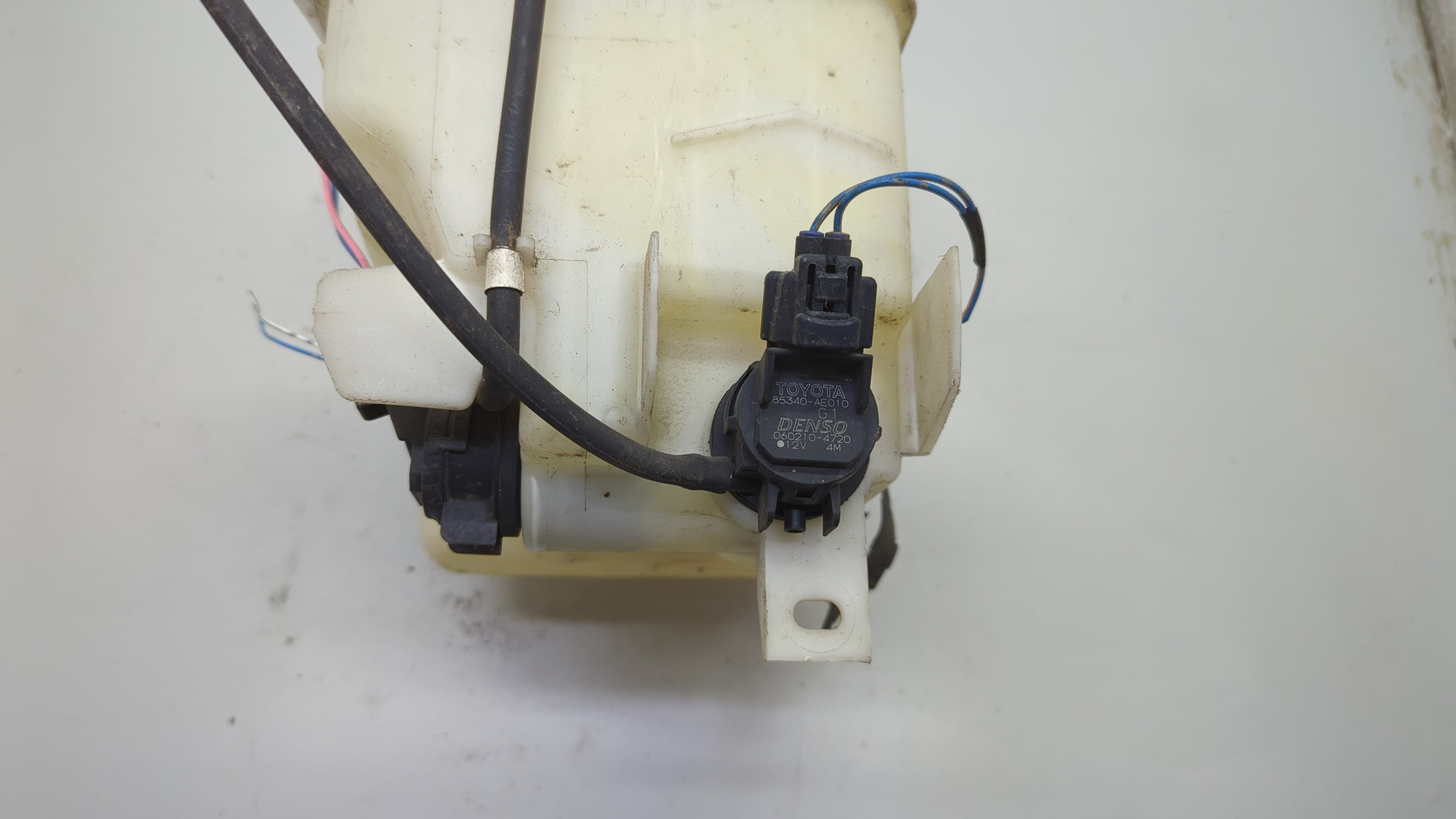 Бачок омывателя лобового стекла