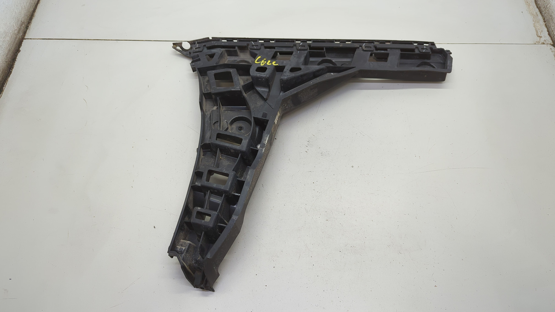 Кронштейн заднего бампера левый