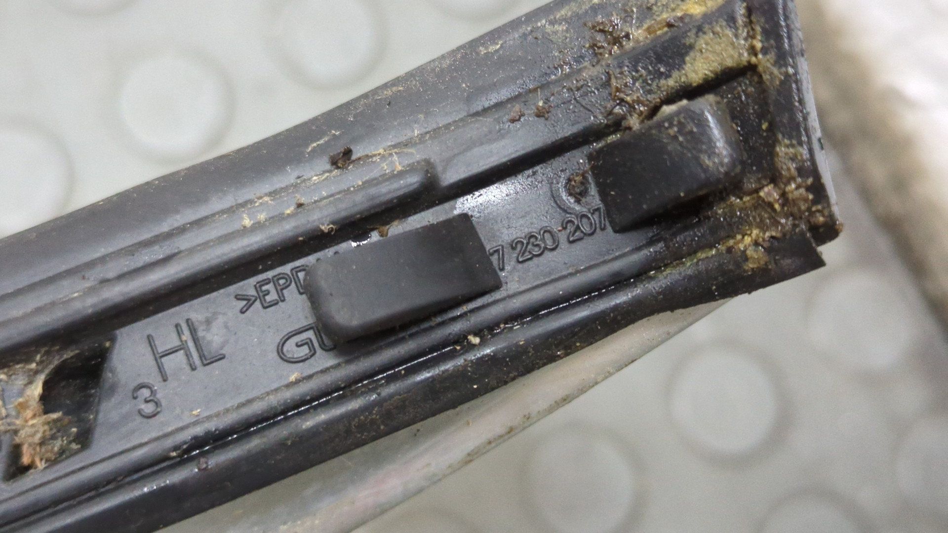 Рейлинг (релинг) левый (планка на крышу)