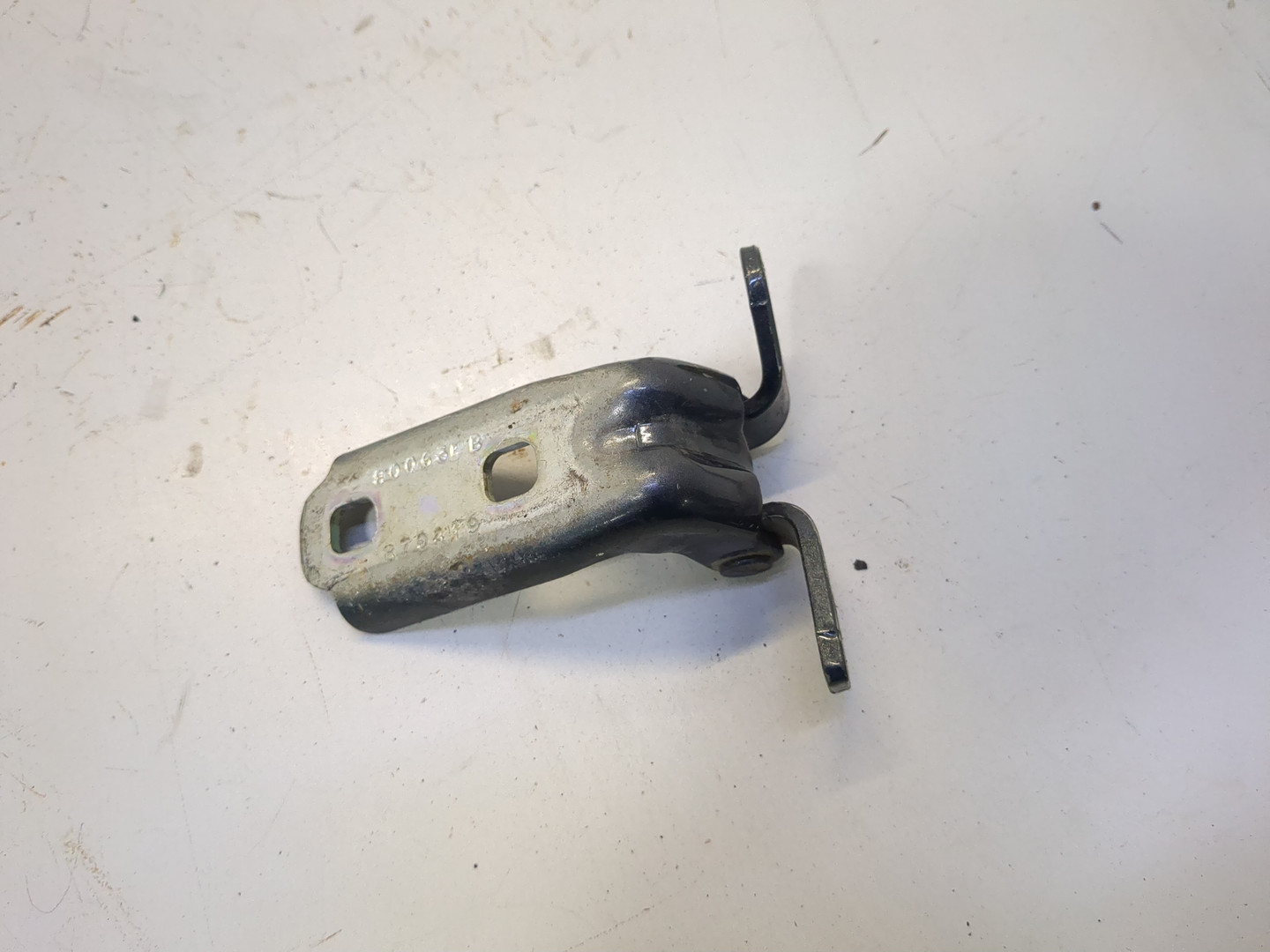 Петля двери