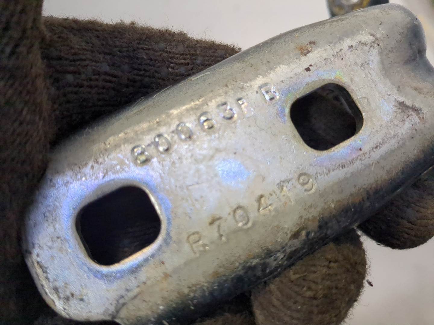 Петля двери