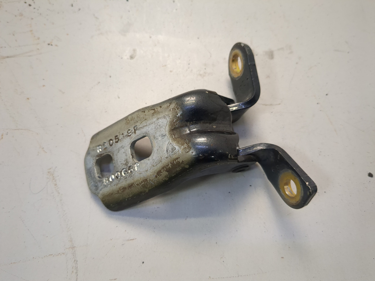 Петля двери