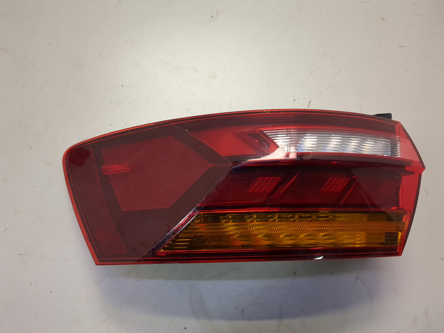 Фонарь задний левый