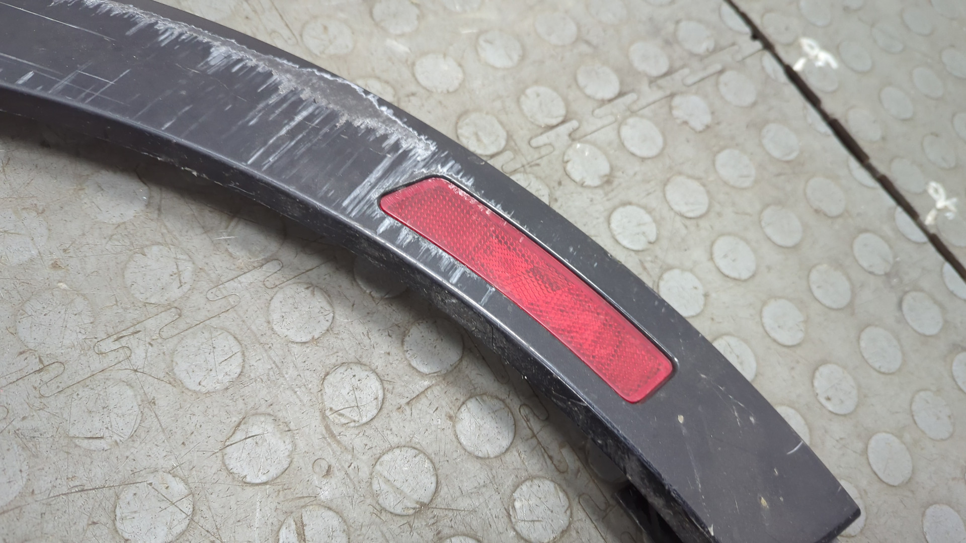 Накладка заднего крыла левого