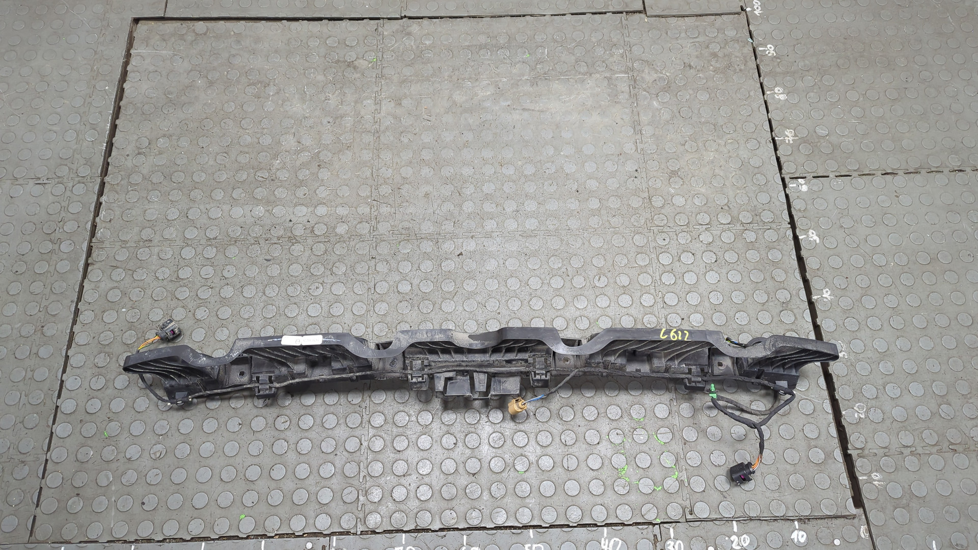 Усилитель заднего бампера