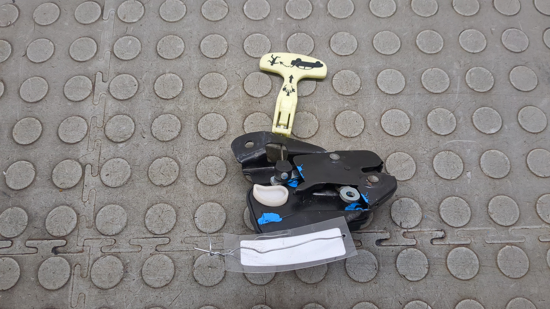 Замок багажника