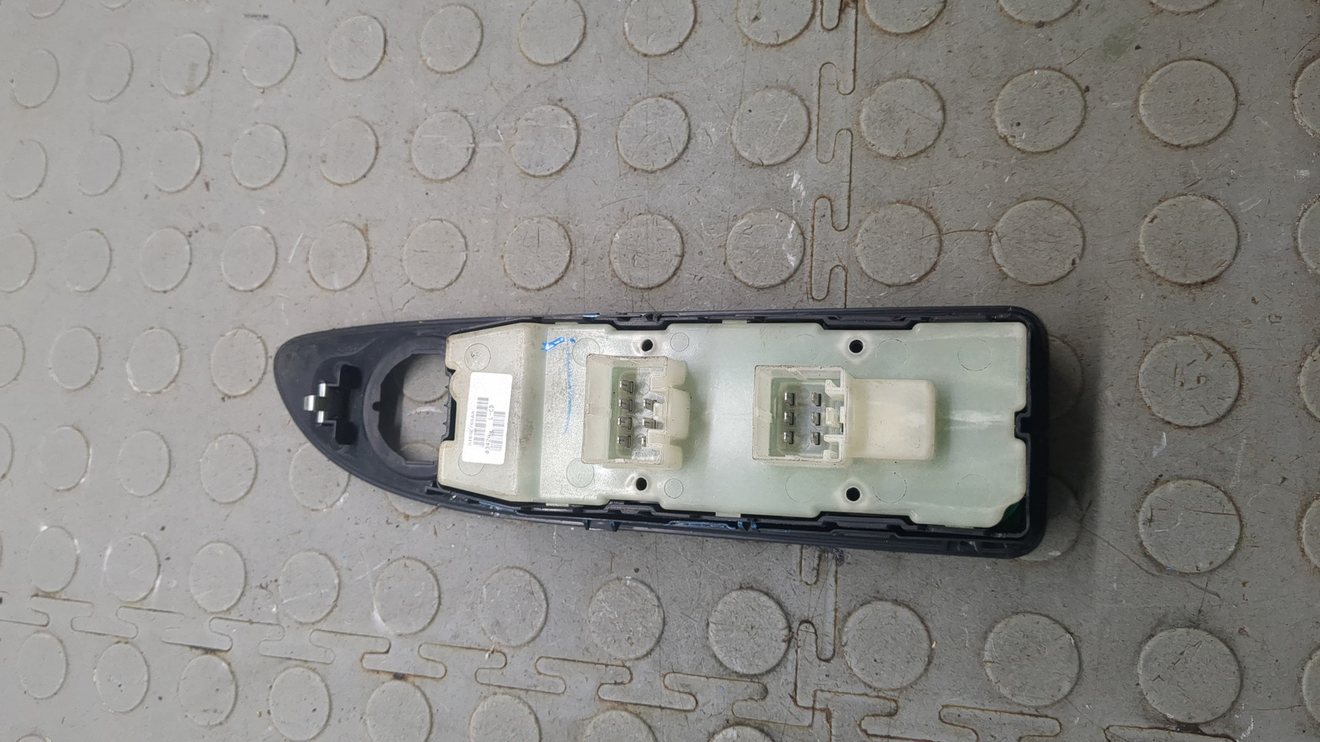 Кнопка стеклоподъемника