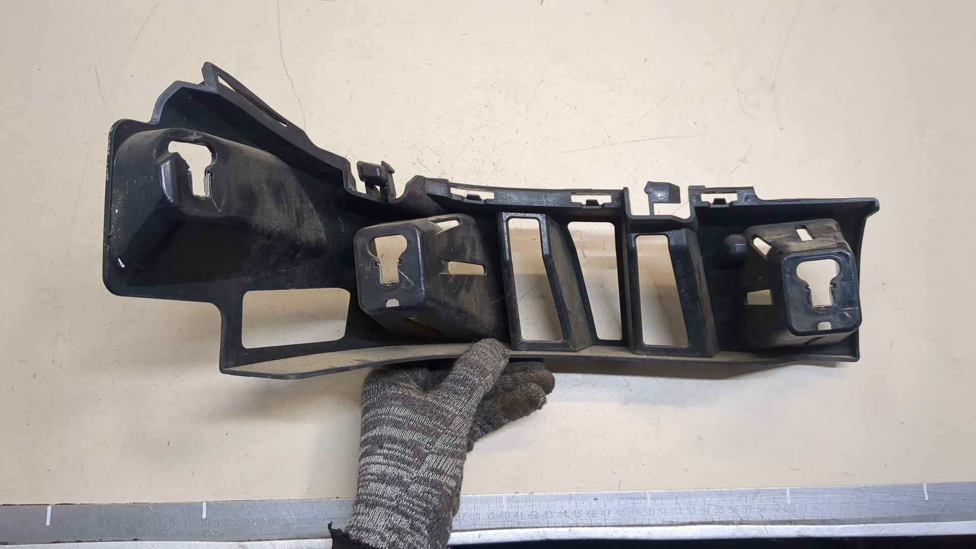 Кронштейн заднего бампера правый