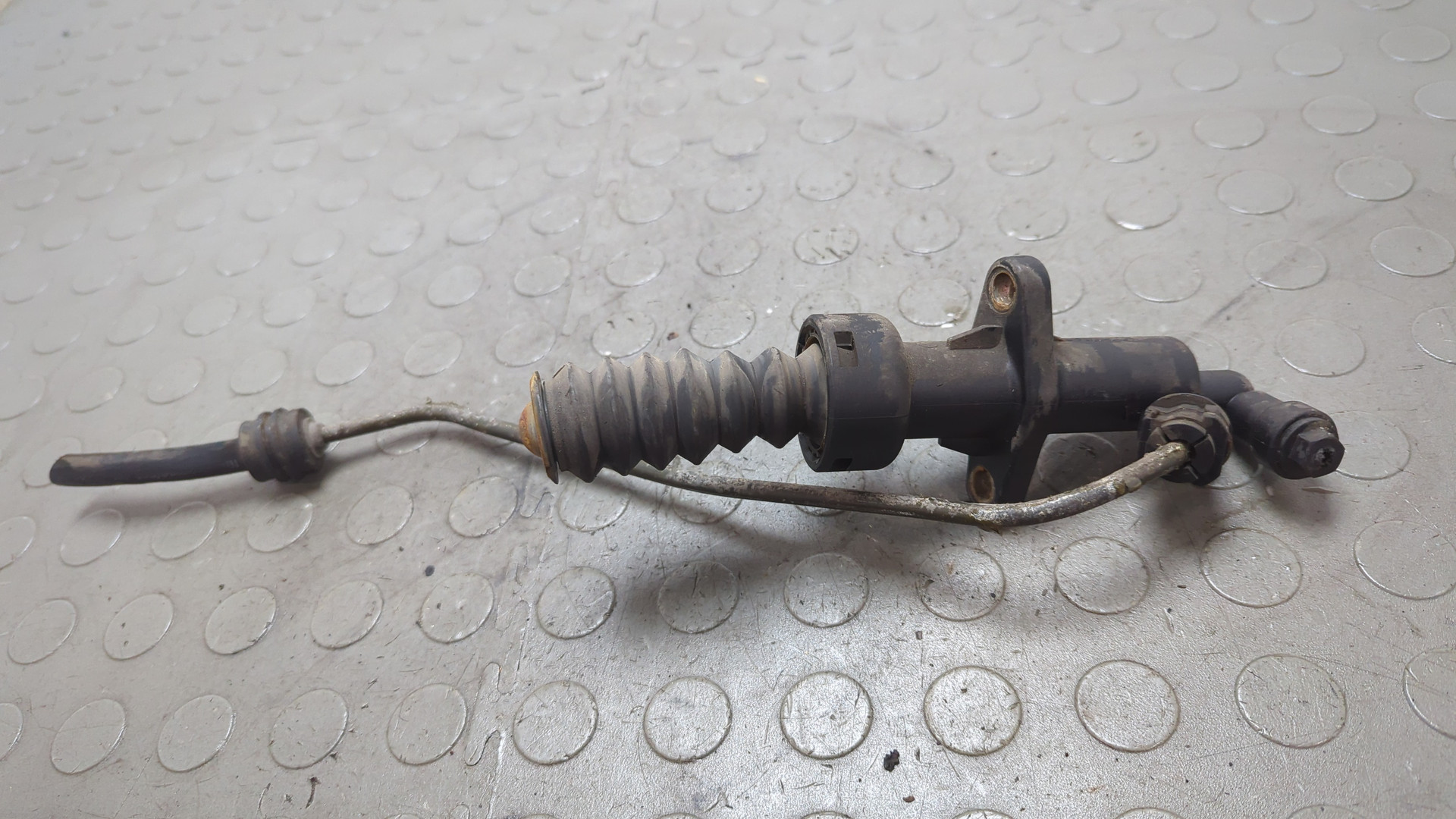 Цилиндр сцепления рабочий