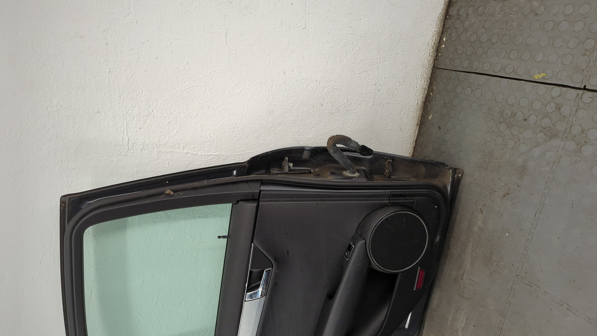 Дверь задняя левая