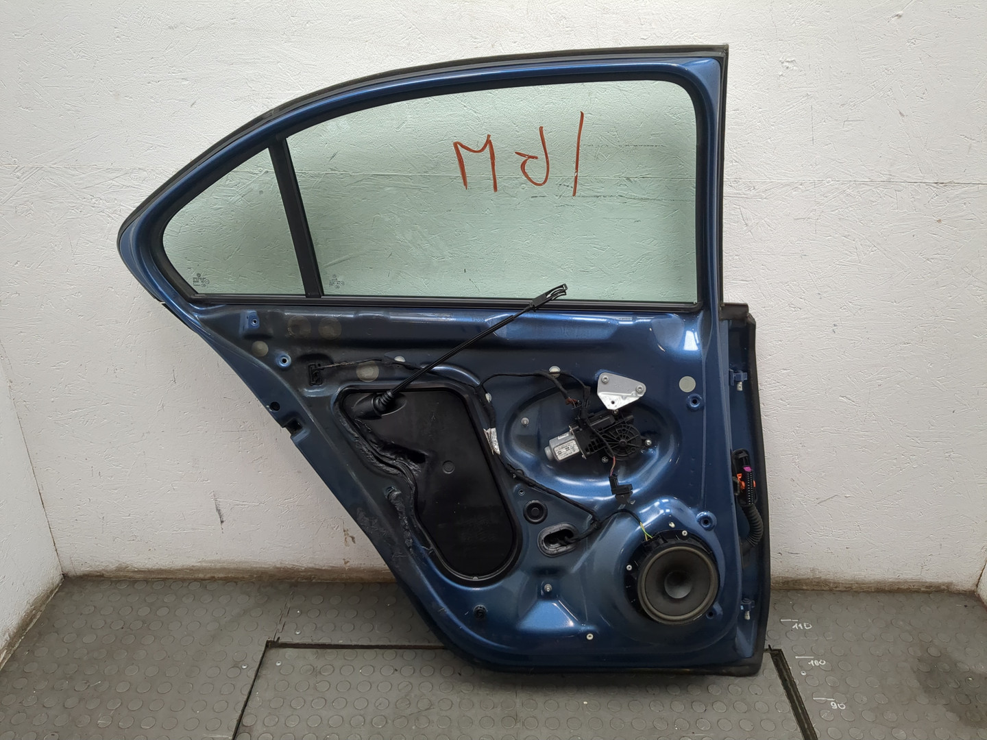 Дверь задняя левая