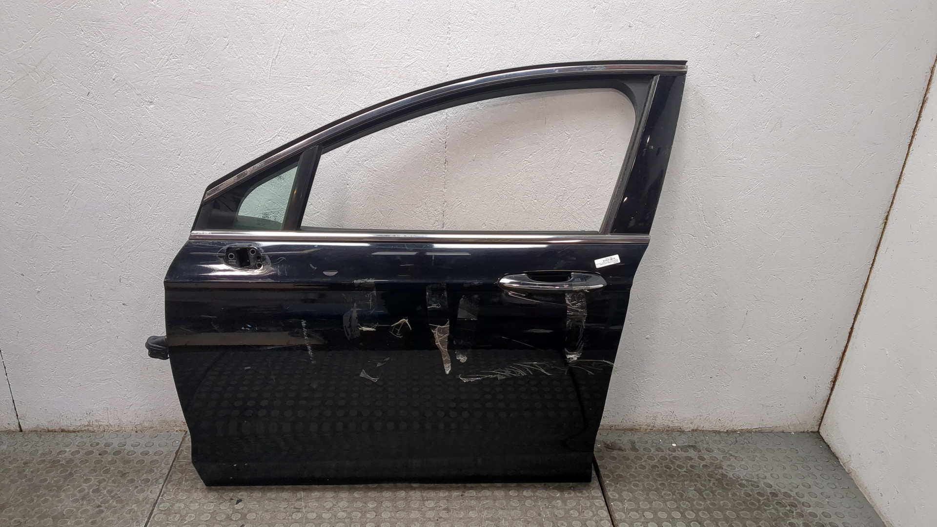 Дверь передняя левая