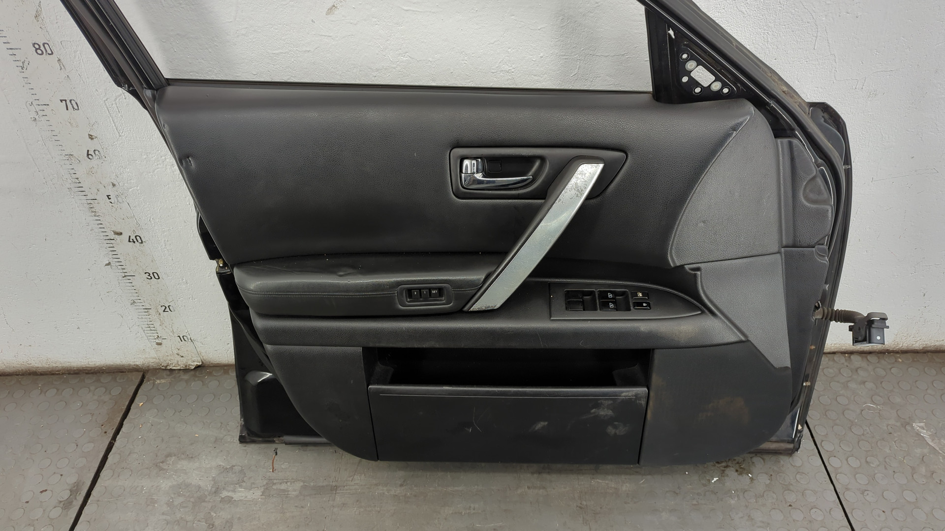 Дверь передняя левая