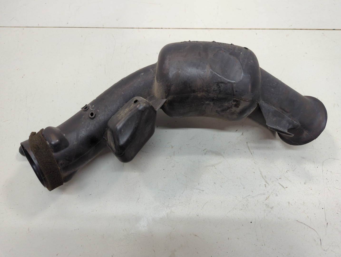 Патрубок воздушного фильтра