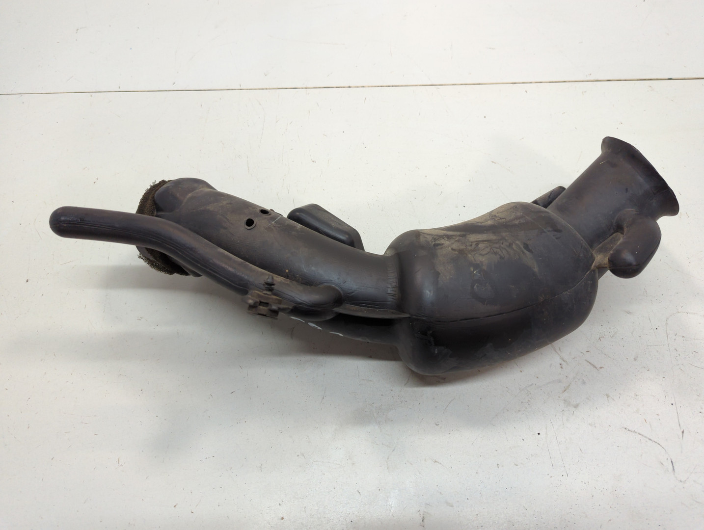 Патрубок воздушного фильтра