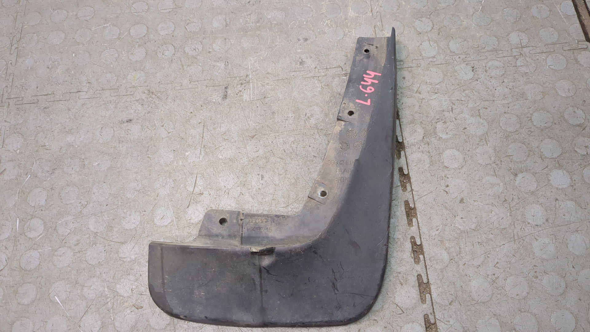 Брызговик задний правый