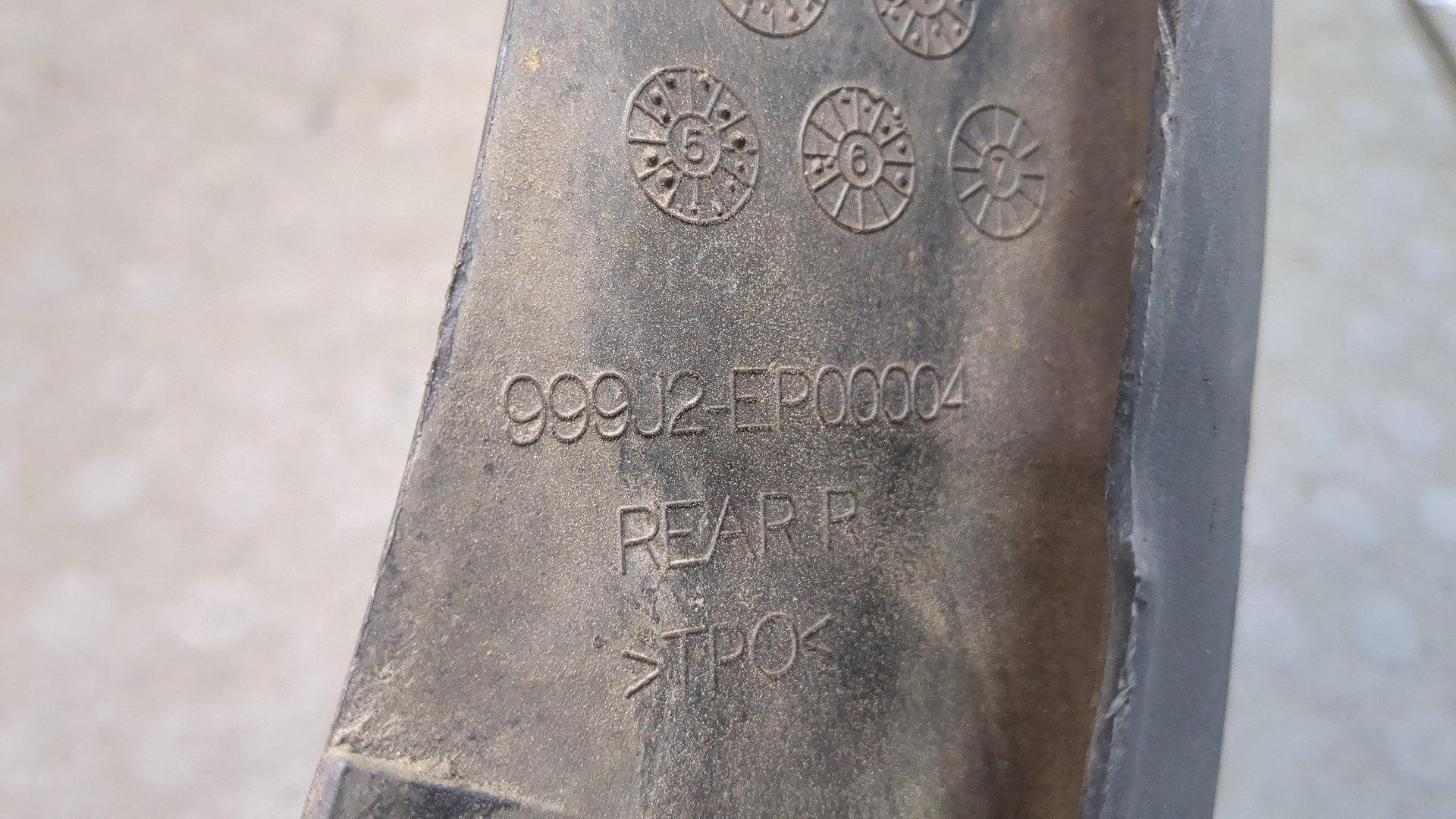 Брызговик задний правый