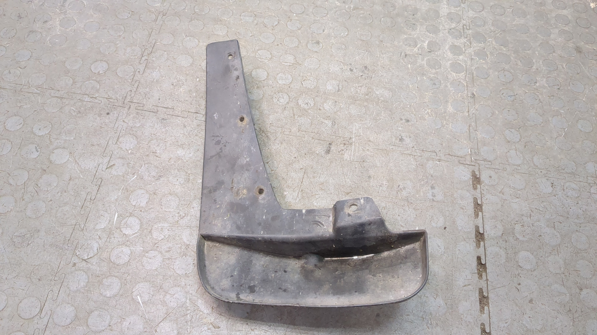 Брызговик задний правый