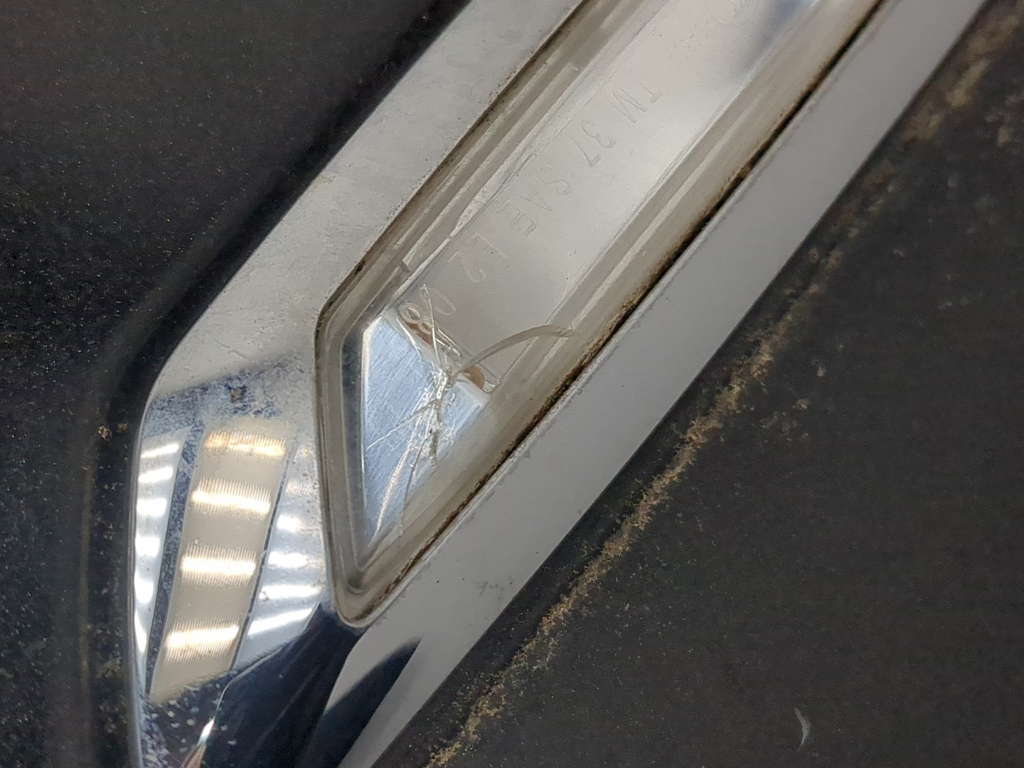 Крыло переднее правое