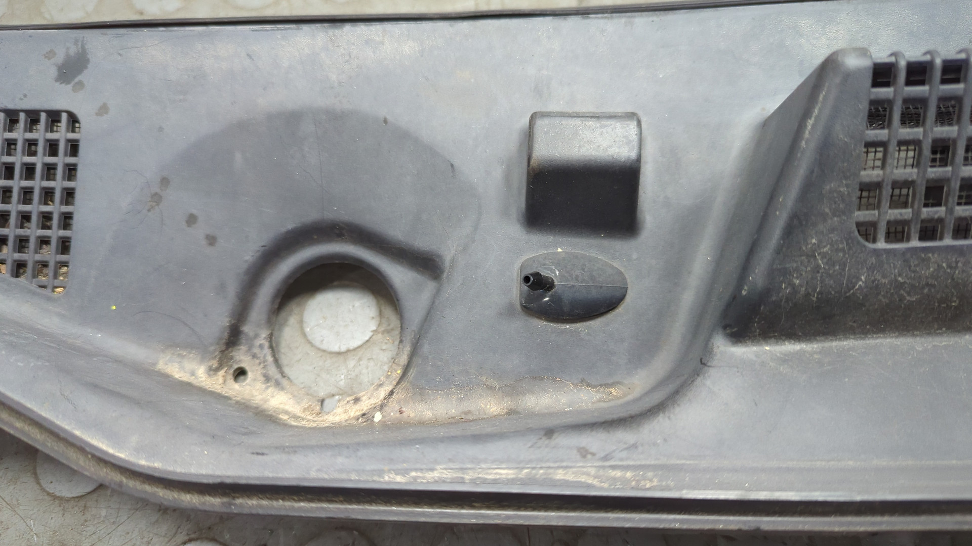 Решетка стеклоочистителей (Жабо)