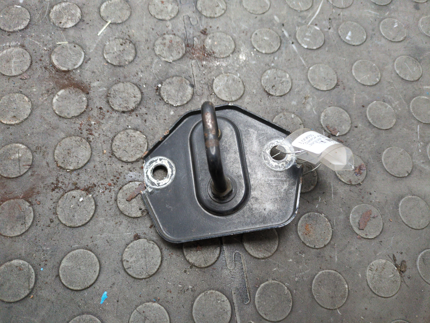 Петля капота