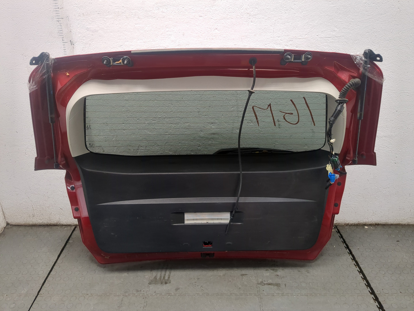 Дверь багажника