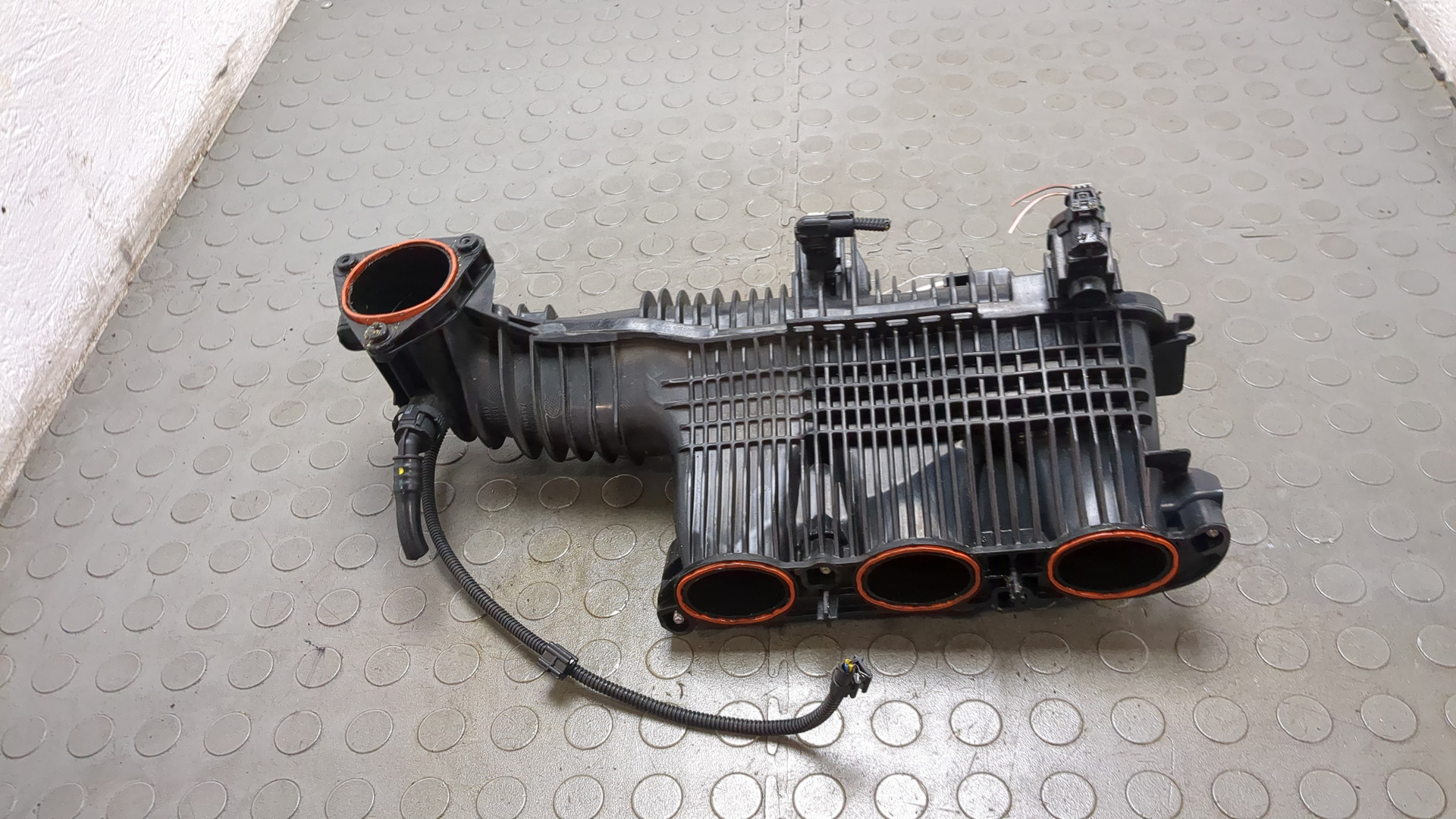 Коллектор впускной