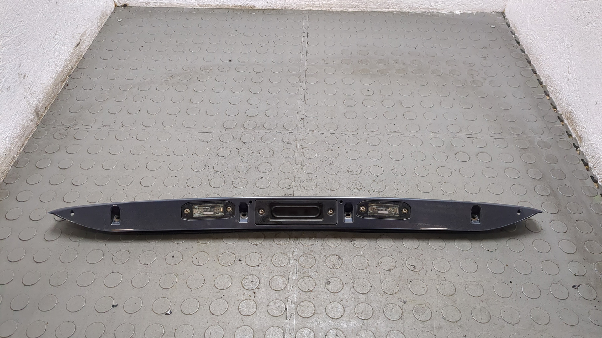 Фонарь подсветки номера