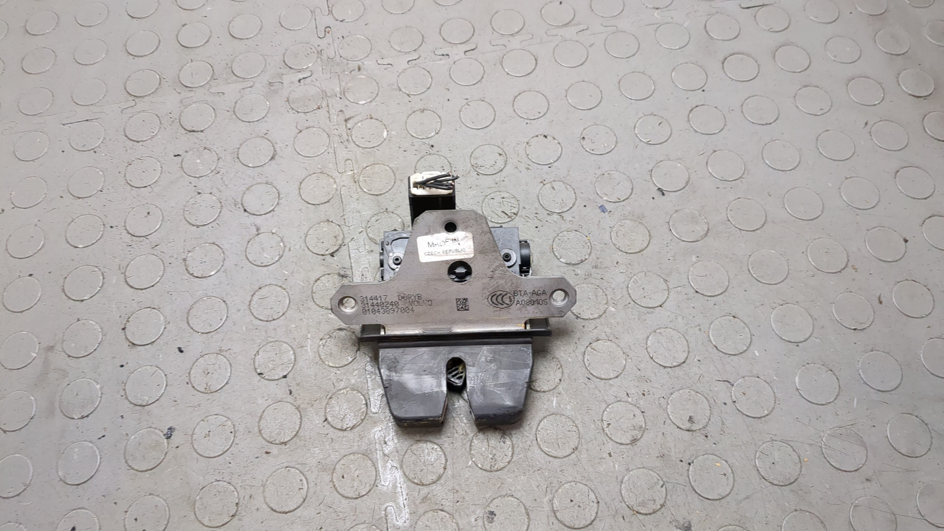 Замок багажника