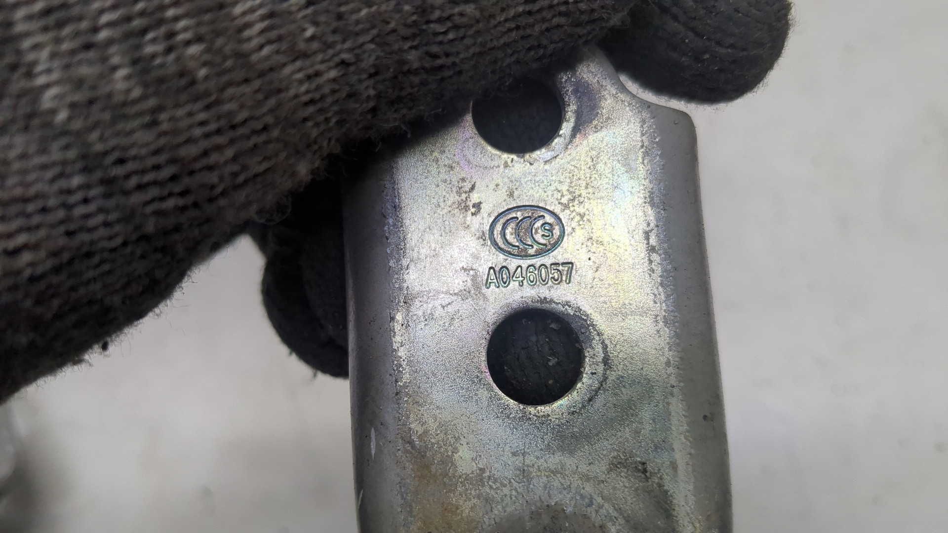 Петля двери