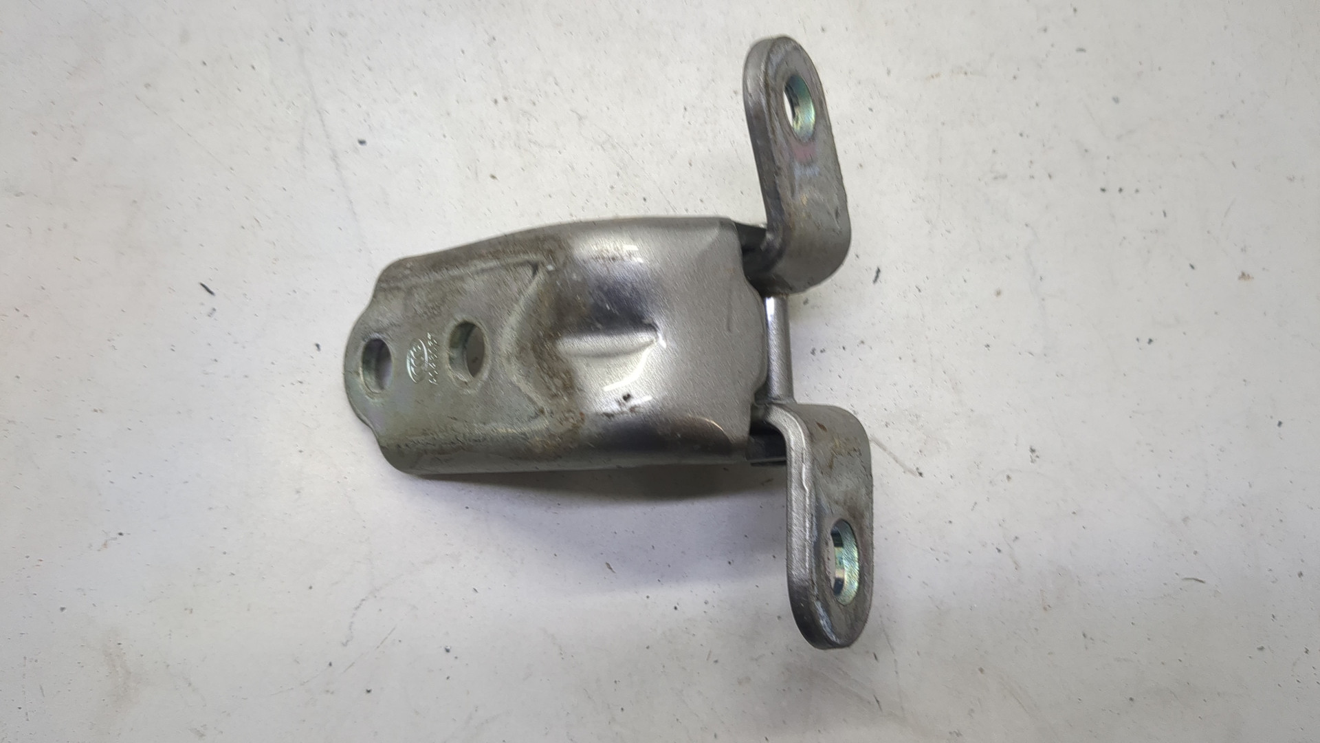 Петля двери