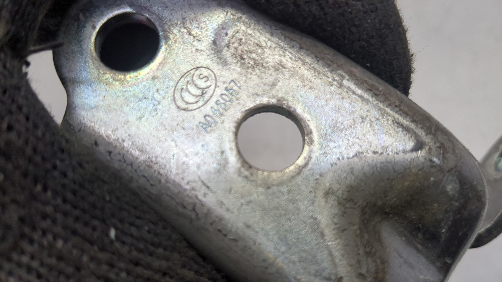 Петля двери