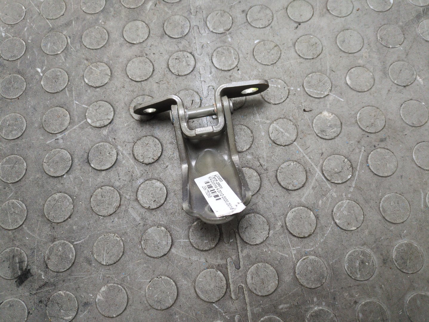 Петля двери