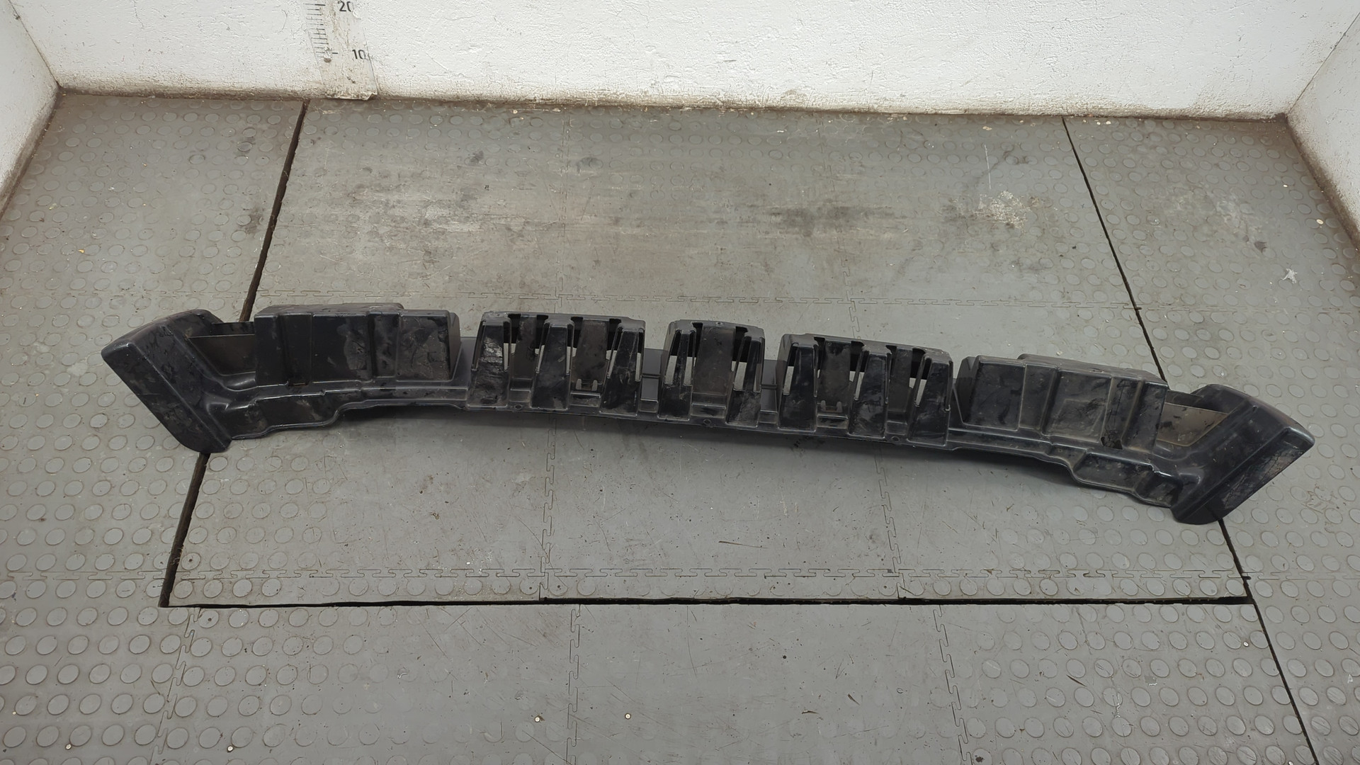 Усилитель переднего бампера