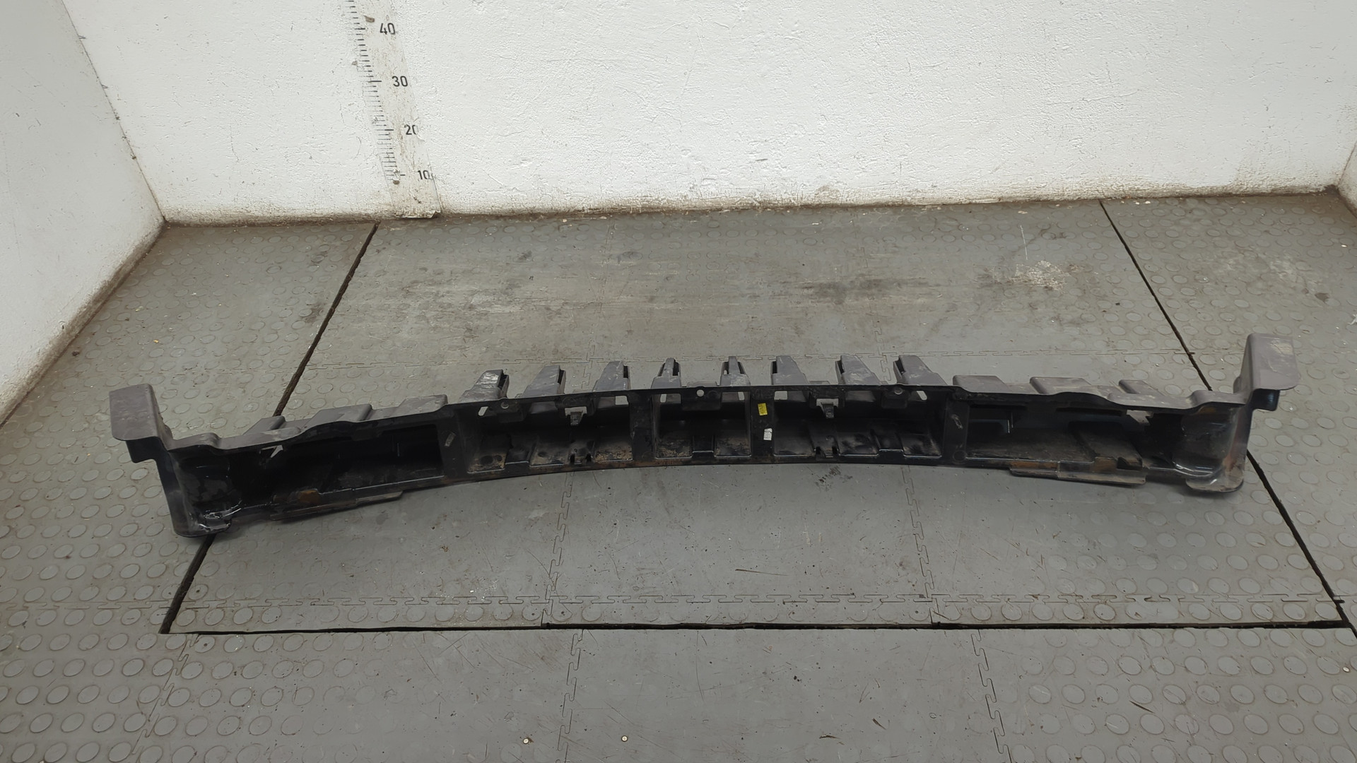 Усилитель переднего бампера