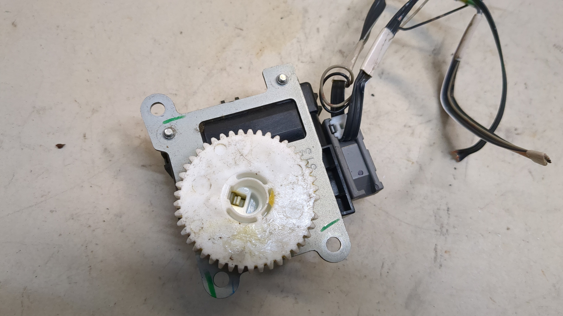 Моторчик заслонки печки