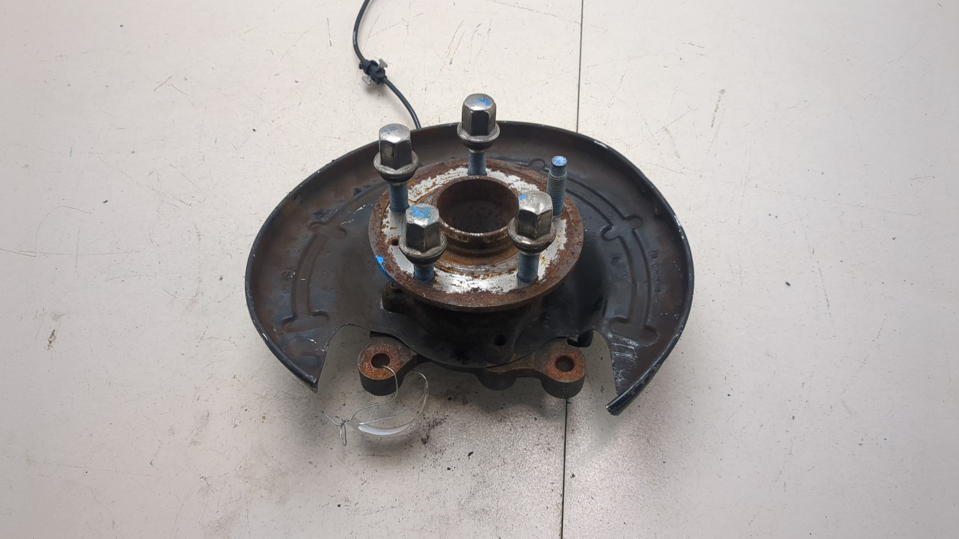 Кулак поворотный задний левый