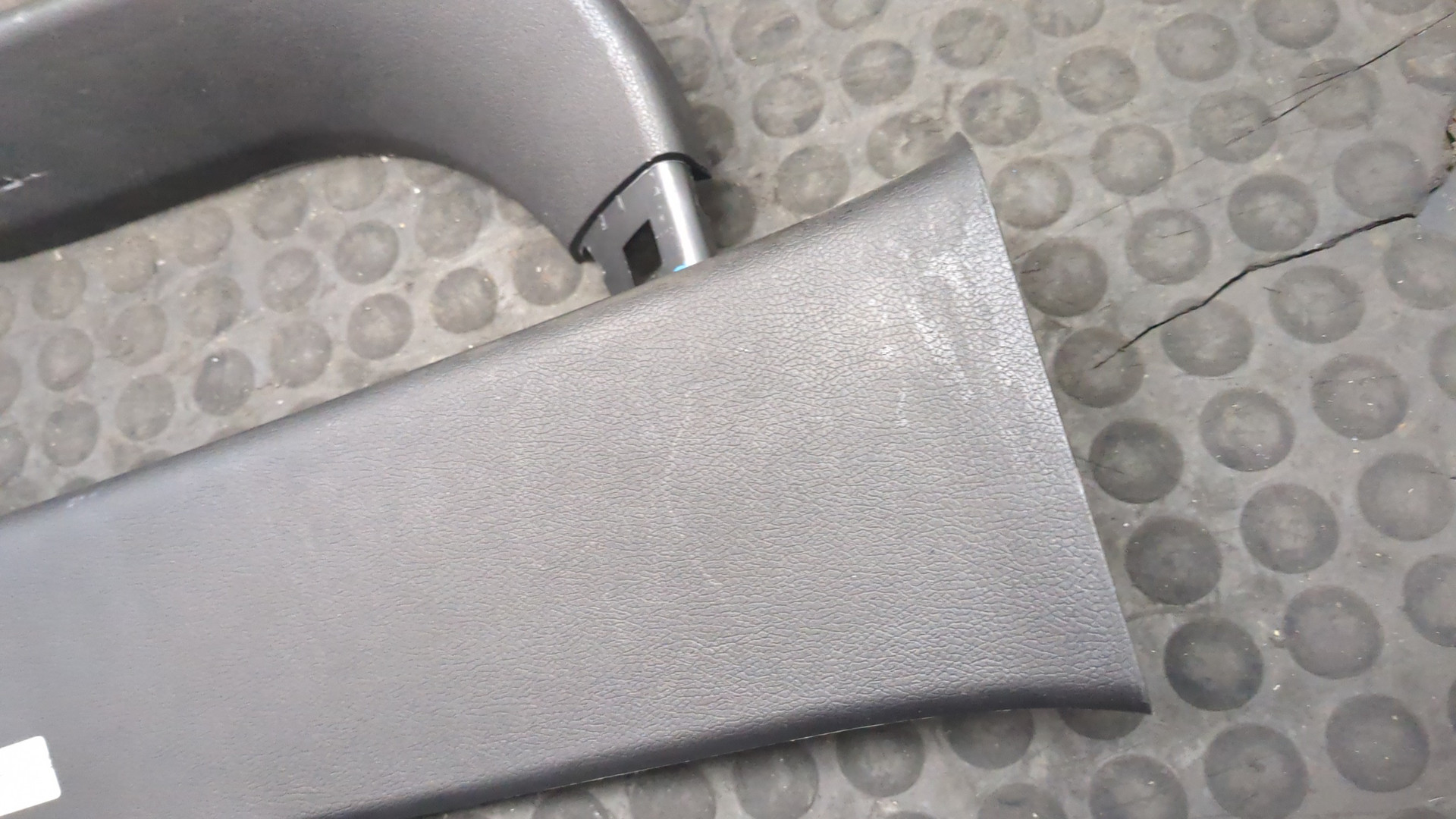 Обшивка двери багажника