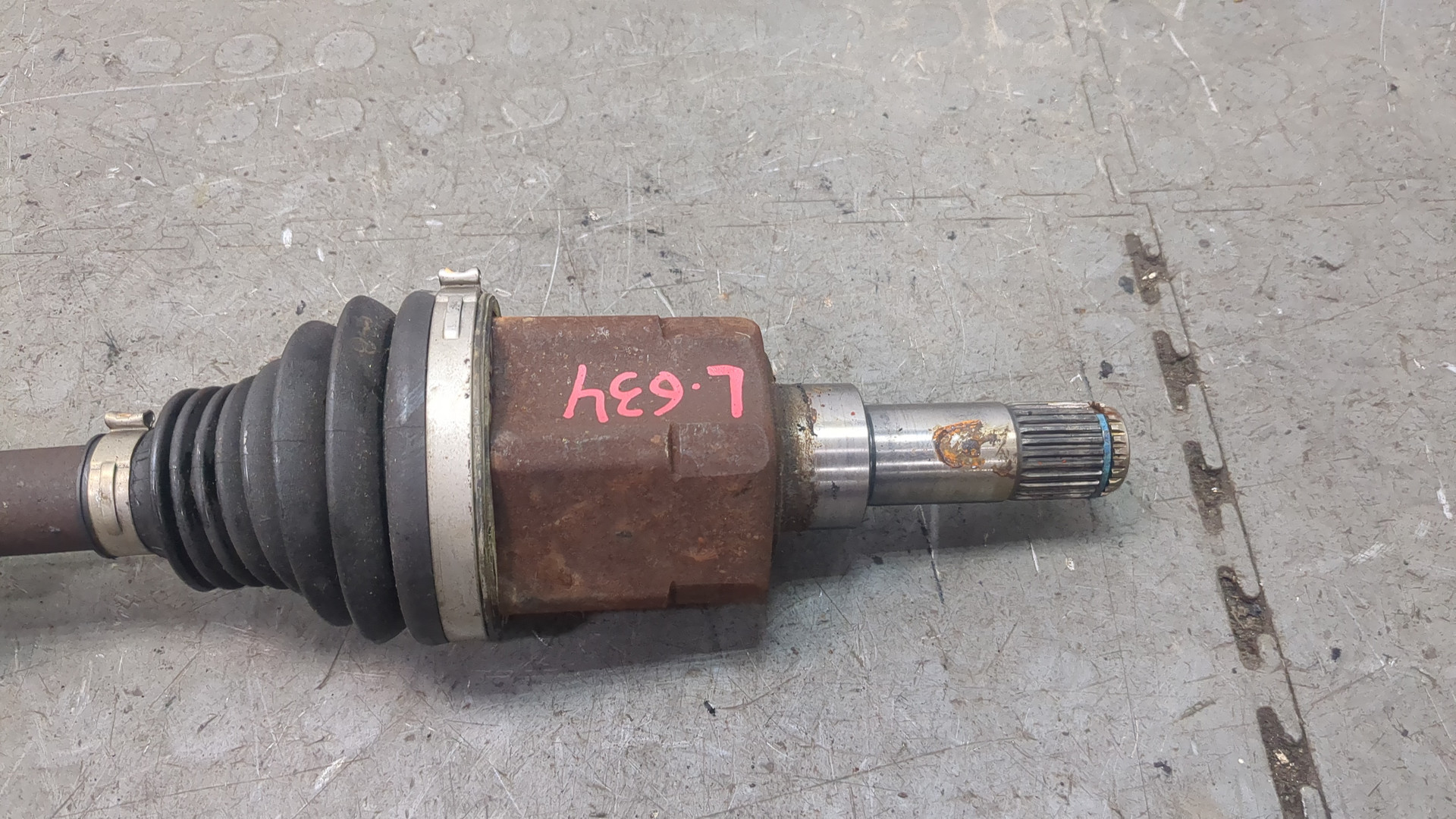 Полуось передняя левая