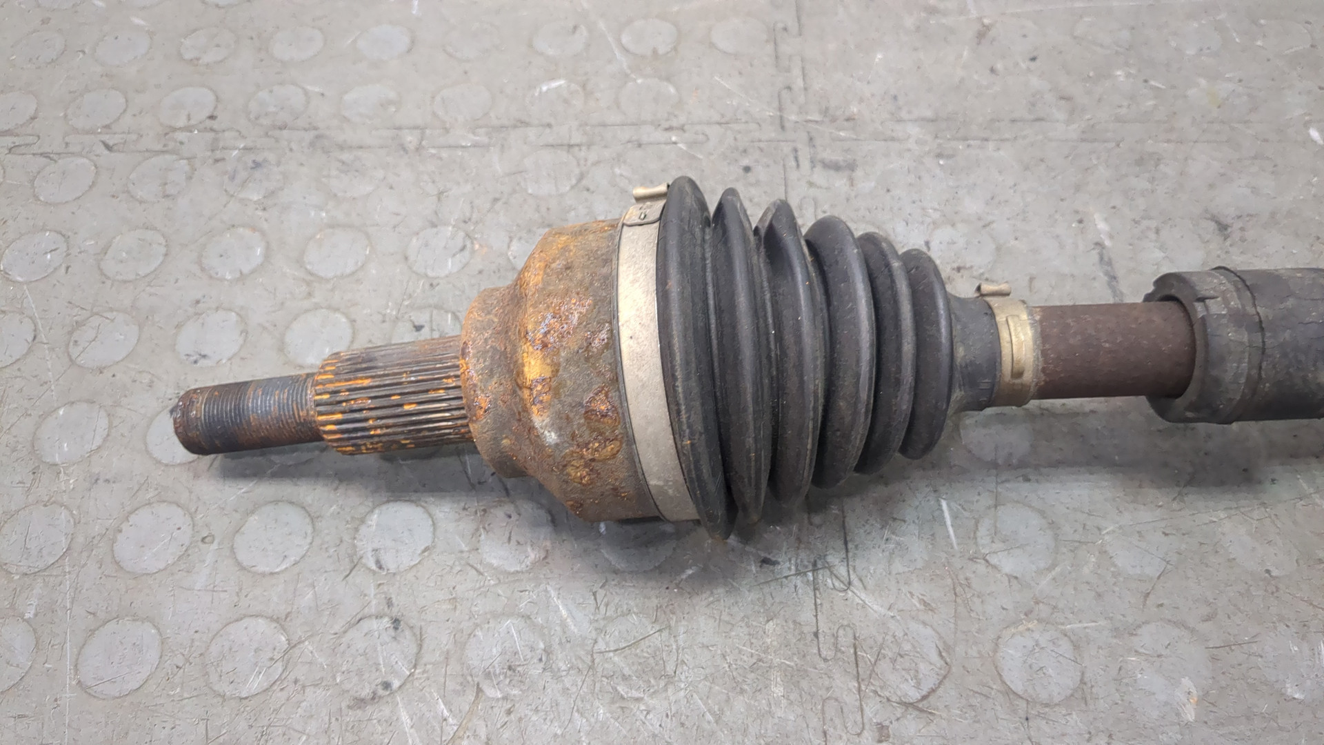 Полуось передняя левая