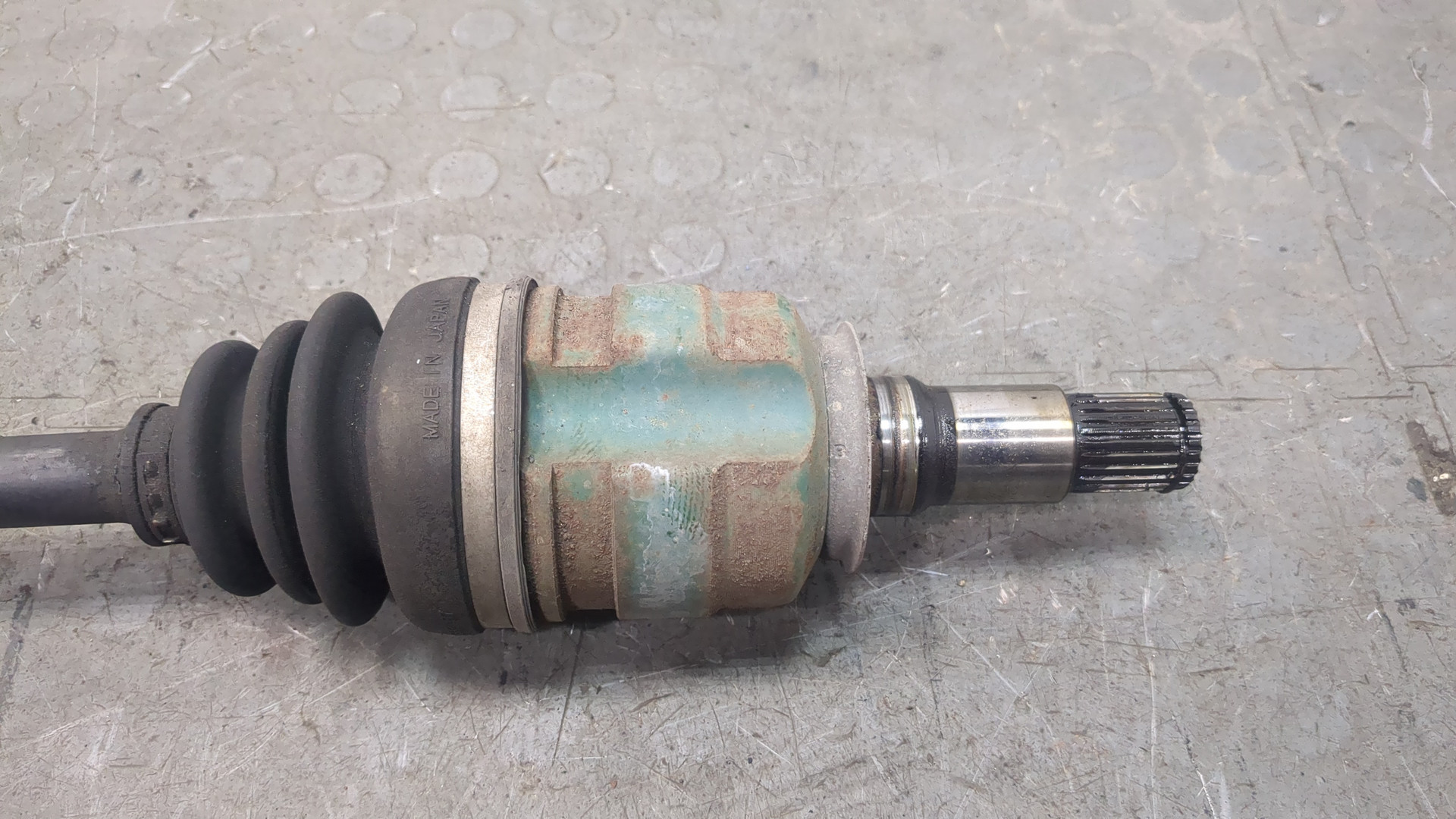 Полуось передняя левая