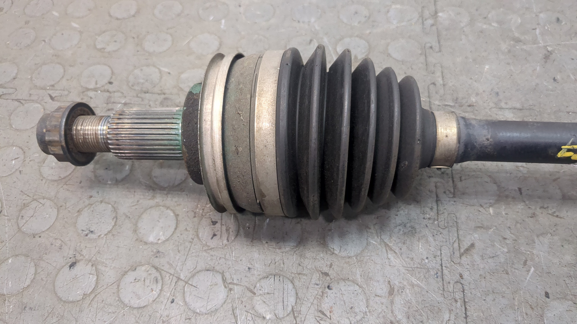 Полуось передняя левая