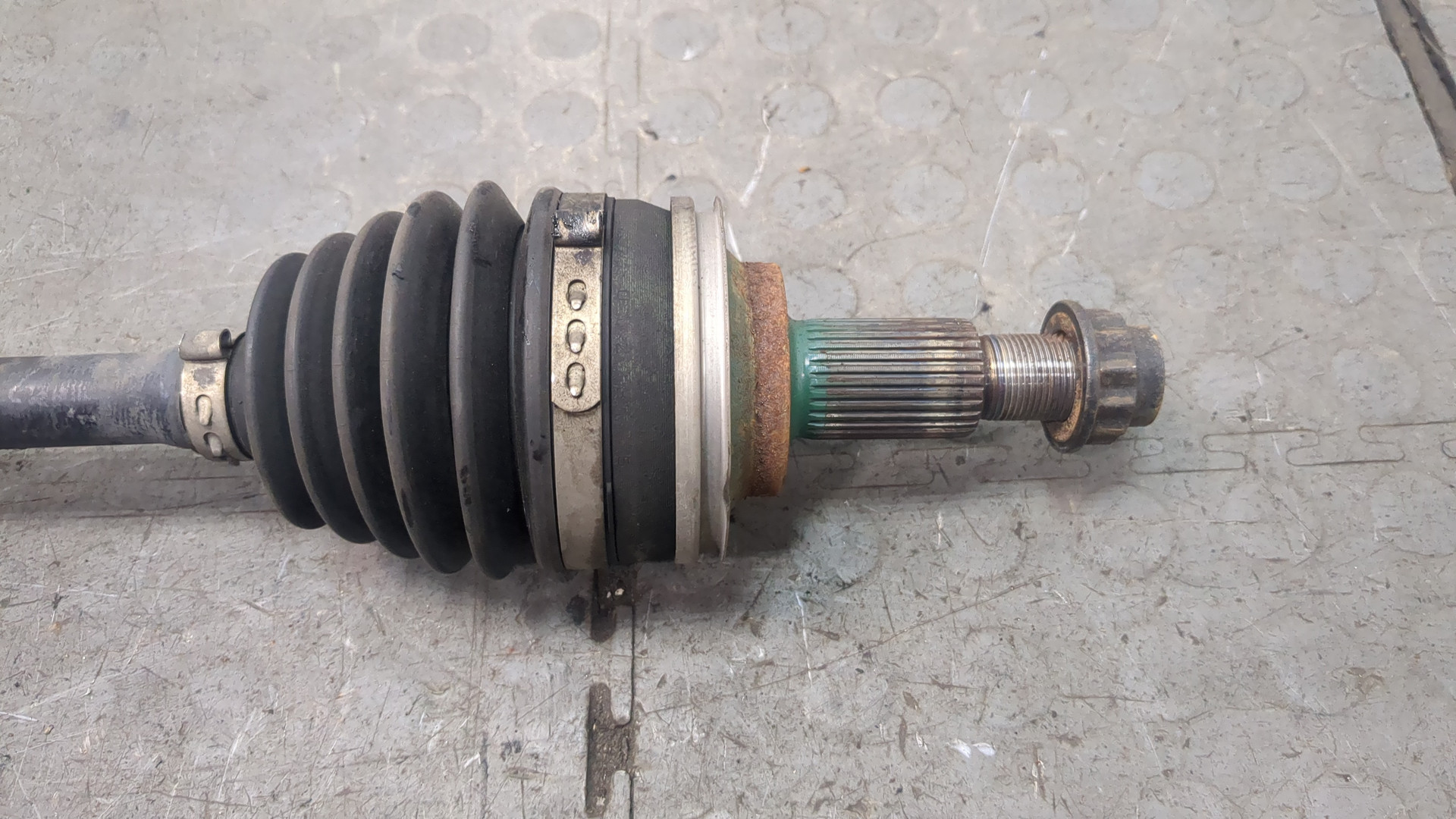 Полуось передняя правая