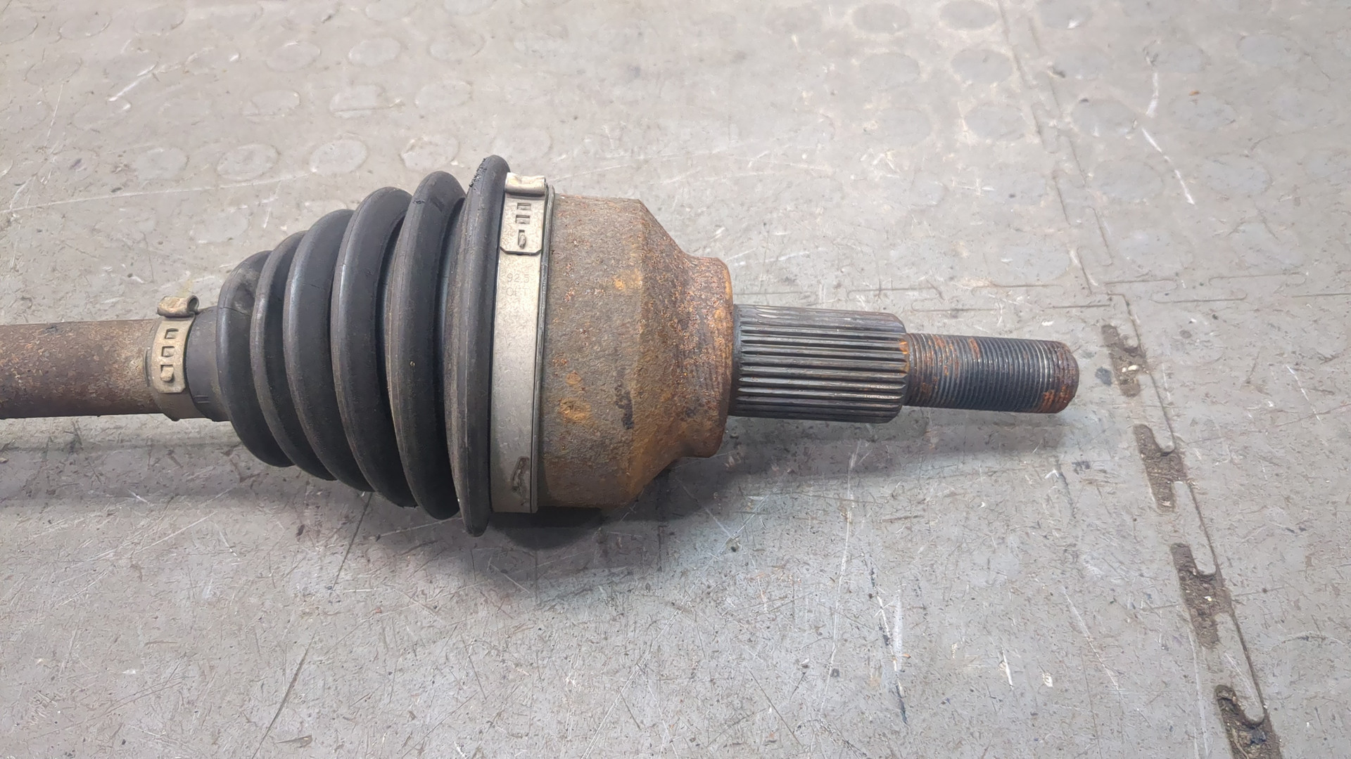 Полуось передняя правая